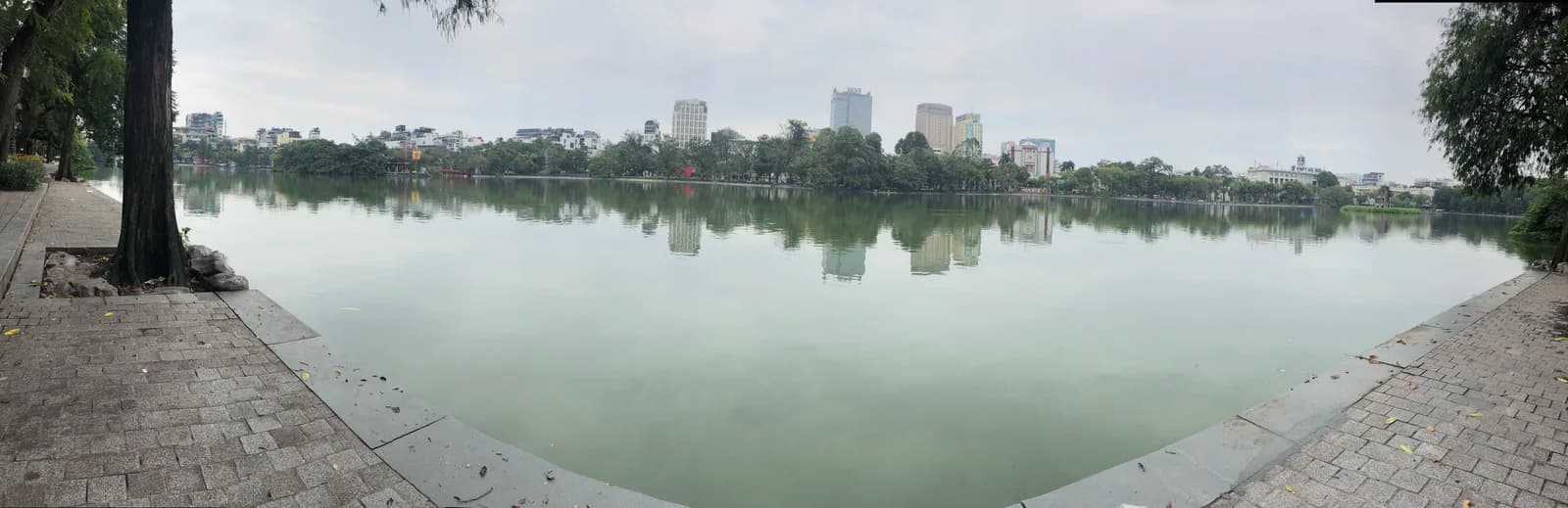 ハノイのホアンキエム湖